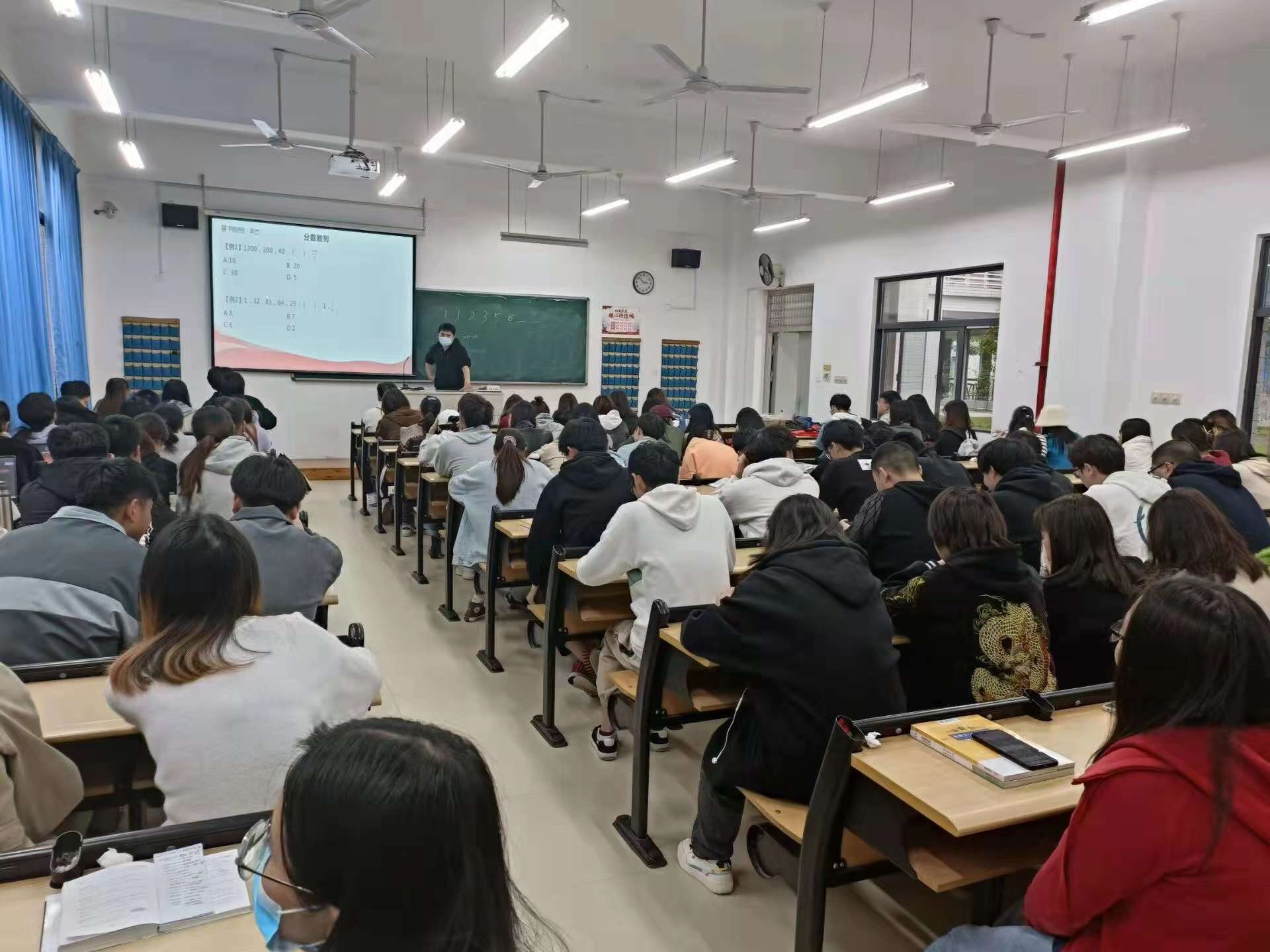 学校举办2021年考公考编讲座---数字推理解题三部曲