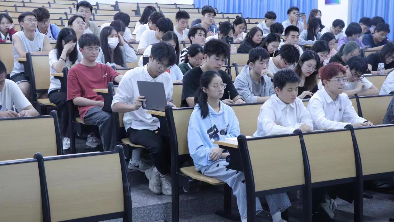 福州理工学院召开强班工程“领雁计划”第四期培训班第三讲