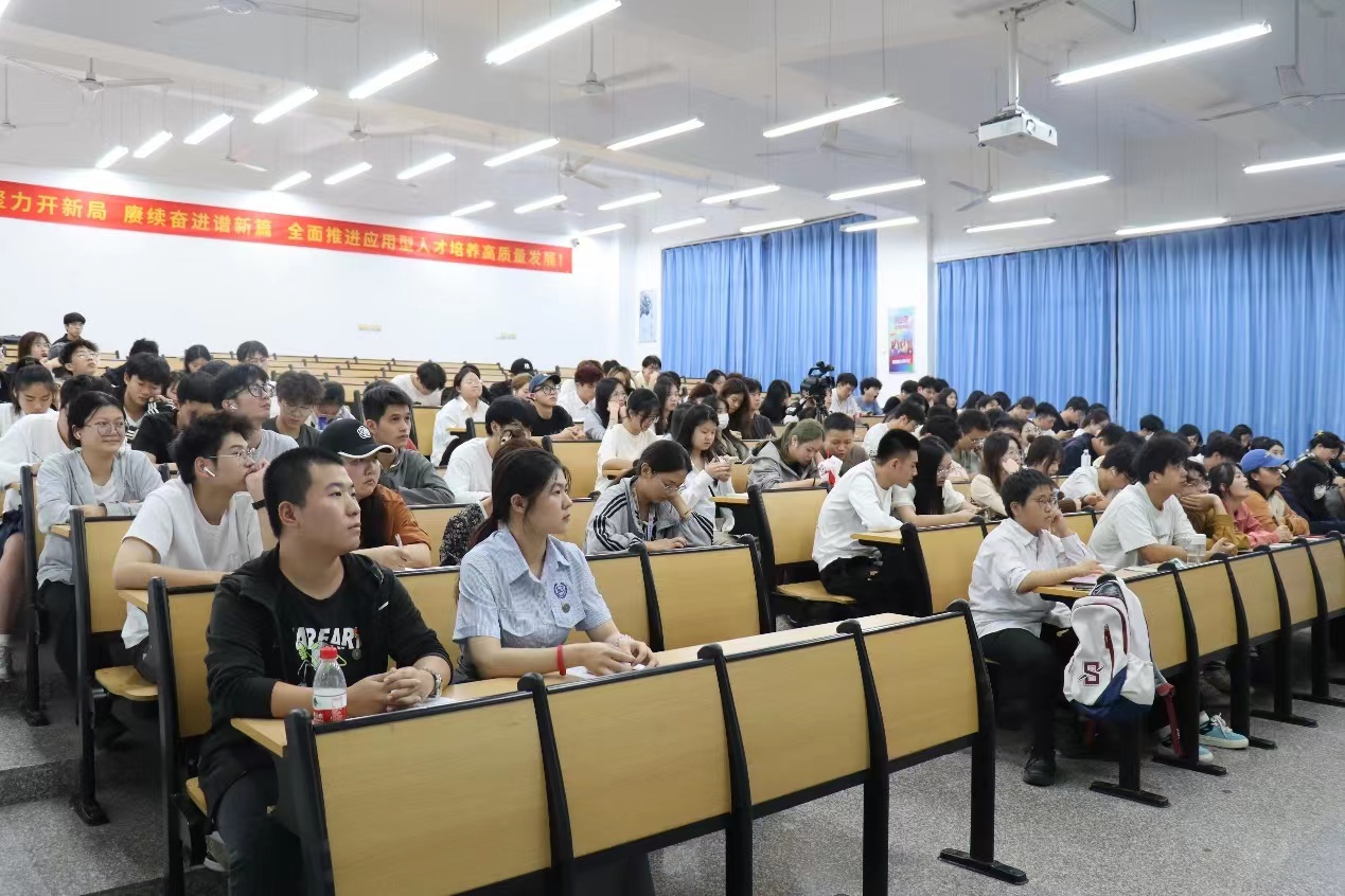 福州理工学院召开强班工程“领雁计划”第四期培训班第六讲