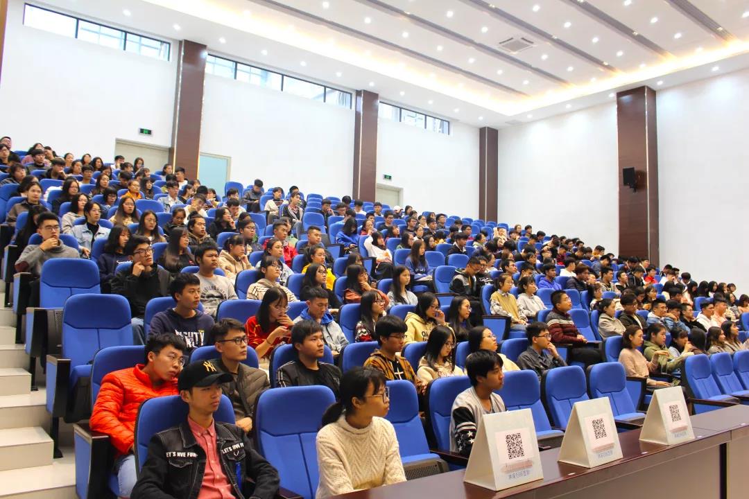 福州理工学院举行“与法同行，法润校园”
